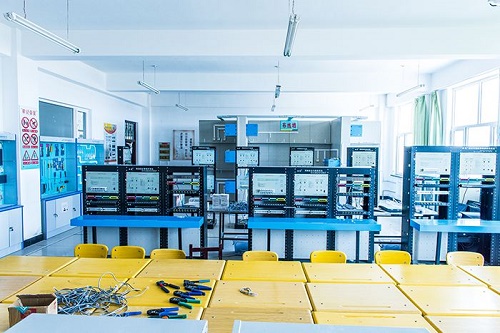 成都計算機(jī)職業(yè)學(xué)校學(xué)費(fèi)是多少 成都計算機(jī)職業(yè)學(xué)校學(xué)費(fèi)是多少