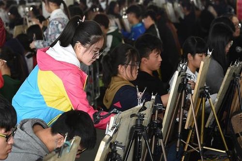 美術(shù)生女孩2021年學什么專業(yè)好 美術(shù)生女孩2021年學什么專業(yè)好